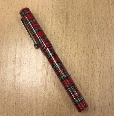 Thistle Products Kugelschreiber Im Royal Stewart Tartan – Schottenkaro-Stift Mit Schwarzer Tinte, Perfekt Als Souvenir Aus Schottland