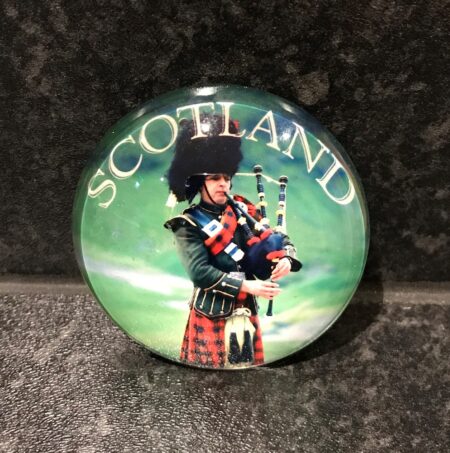 Magnet - Round Glass Scottish Piper