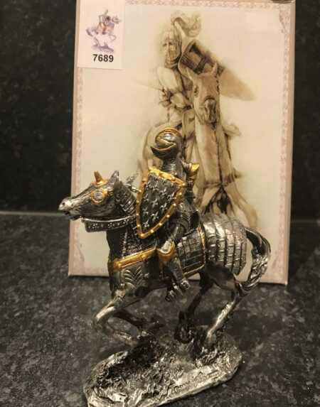 Statue Knight Collection - Mounted Knight with Axe (code 7705)