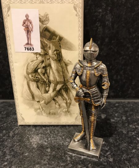 Statue Knight Collection - Knight with Sword (code 7683)
