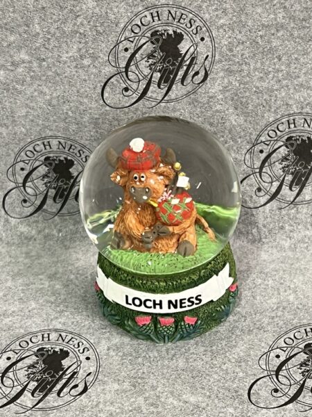 Snow Globe - Highland Cow Loch Ness